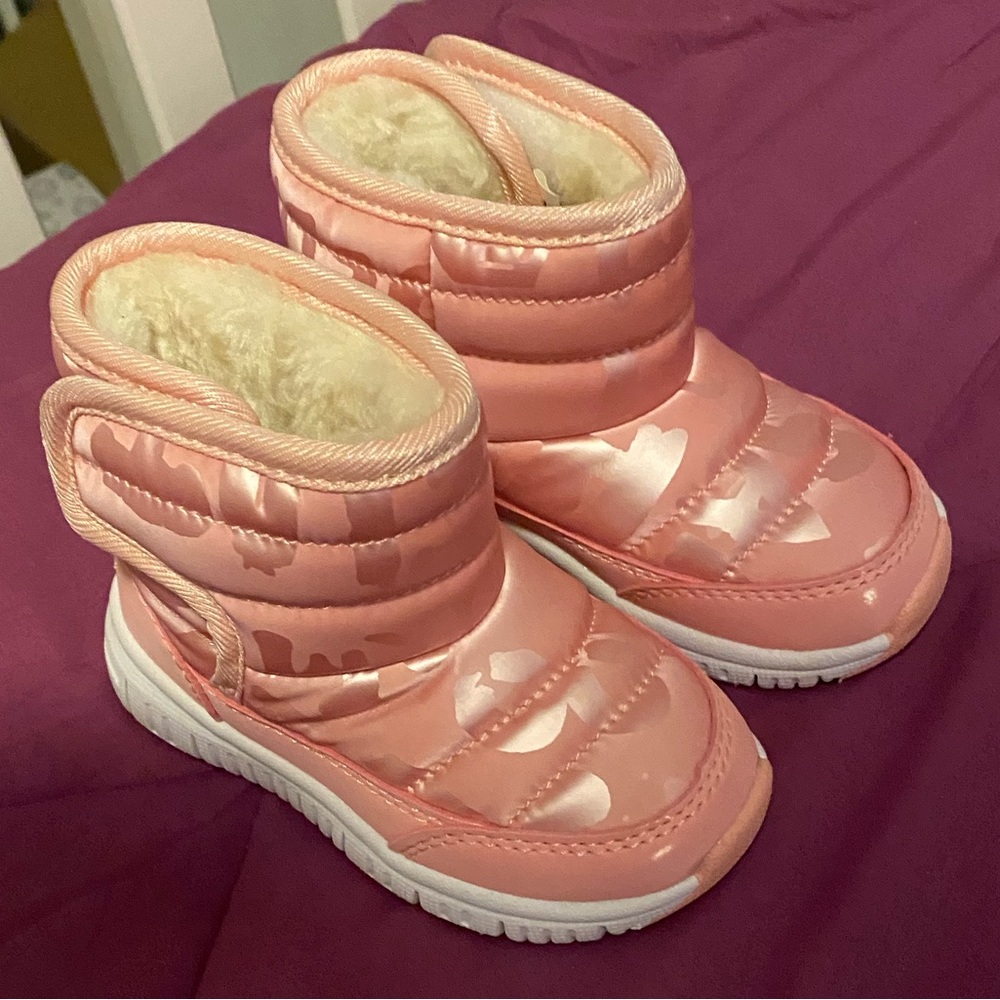 Toddler snow boots 5.5 worn once